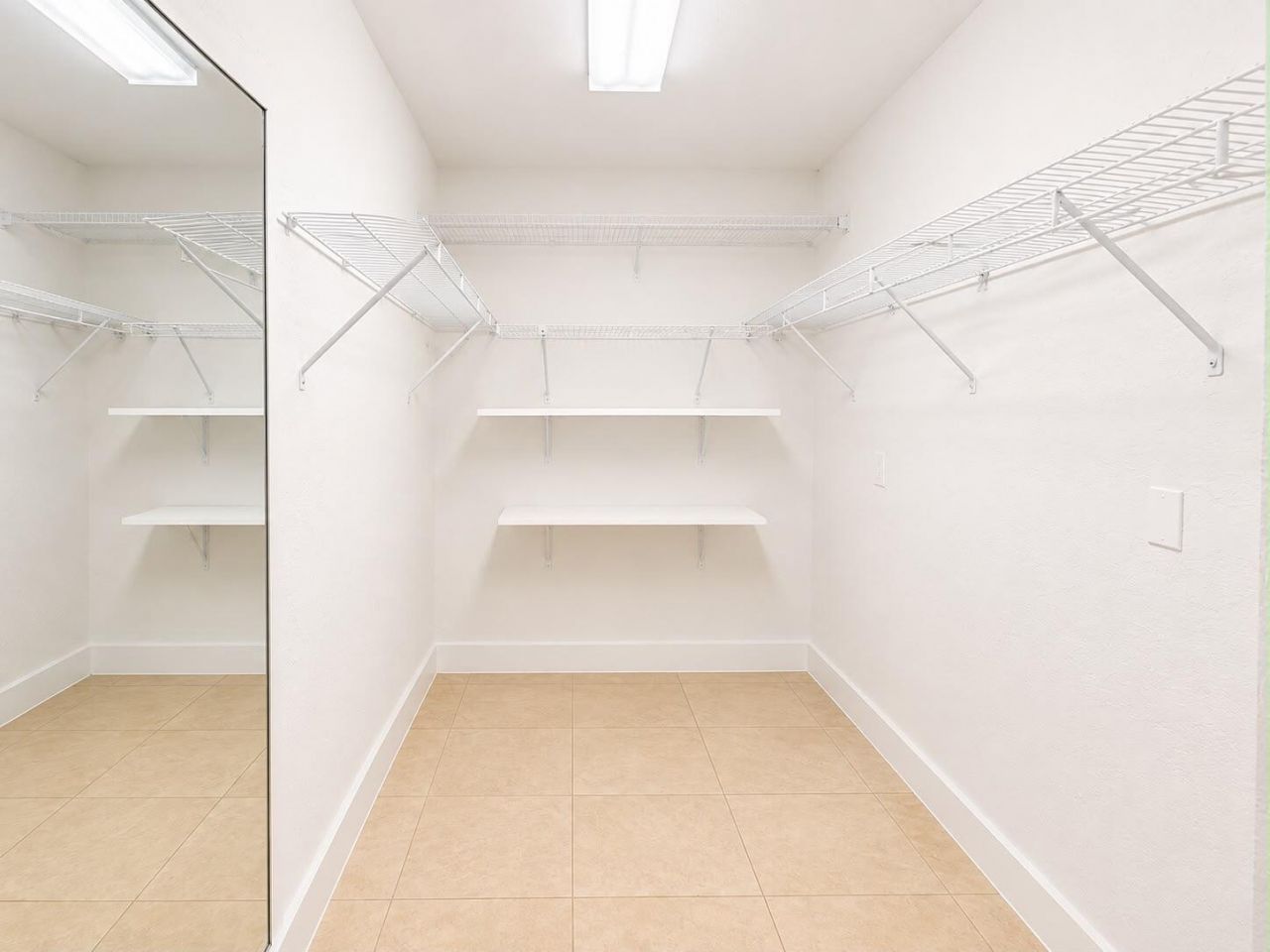990 NW 1st Street, Unit 1, Miami, FL 33128 Photo