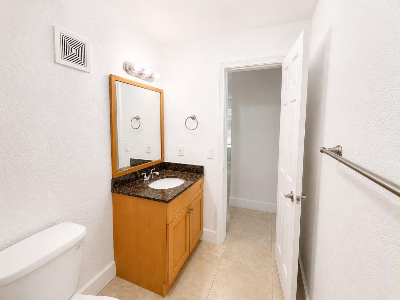 990 NW 1st Street, Unit 1, Miami, FL 33128 Photo