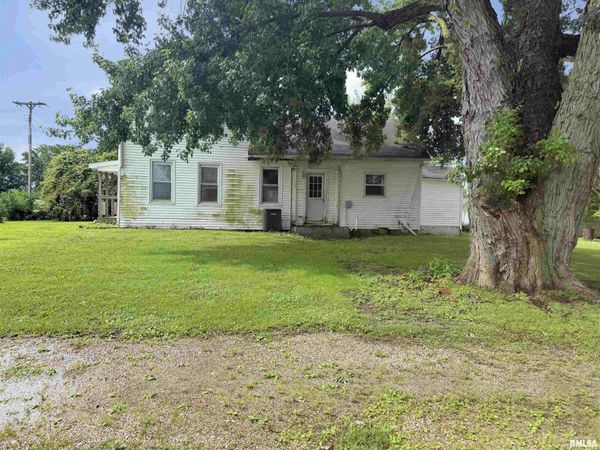 107 E MARKET Street, Table Grove, IL 61482