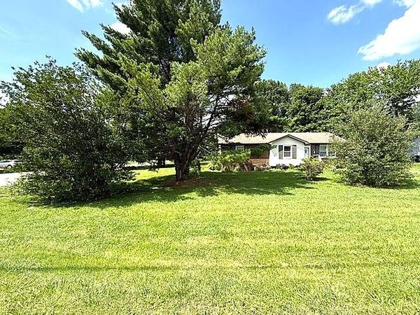 1438 Veterans Pkwy , Murfreesboro, TN 37128