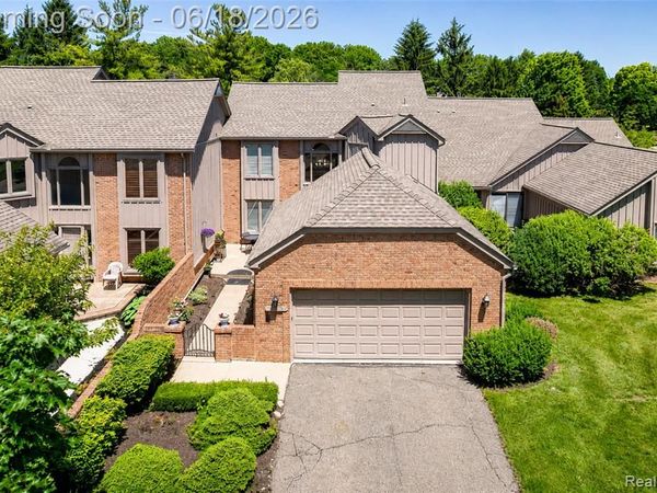 37520 Amber Drive, Farmington Hills, MI 48331