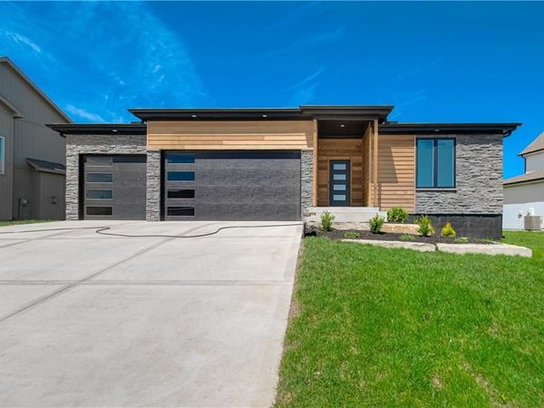 7604 N Gower Avenue, Kansas City, MO 64151