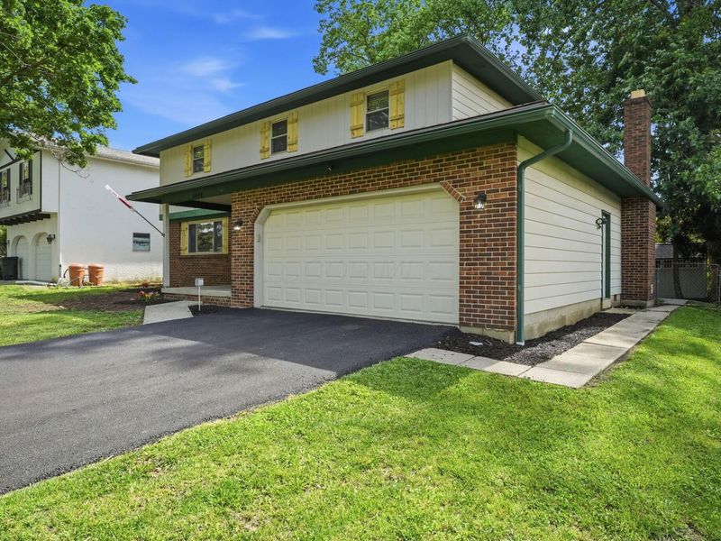 5446 Blue Ash Road, Columbus, OH 43229 Photo 2