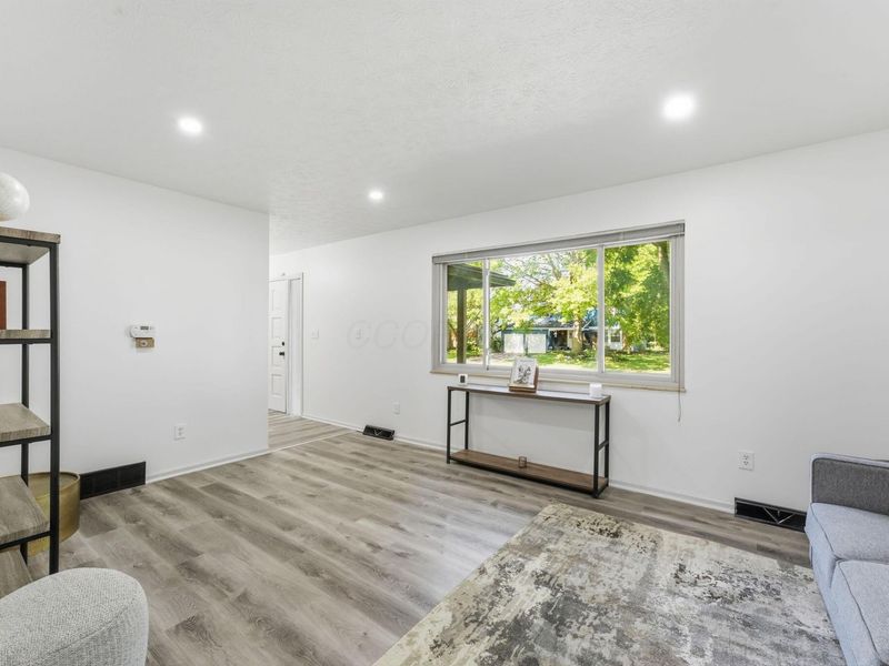 5446 Blue Ash Road, Columbus, OH 43229 Photo 7