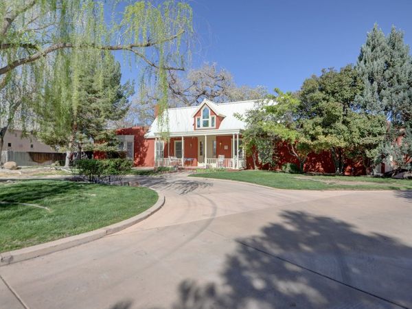 1515 Los Nietos , Los Ranchos, NM 87107
