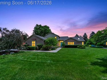 1236 Chaffer Drive, Rochester Hills, MI 48306