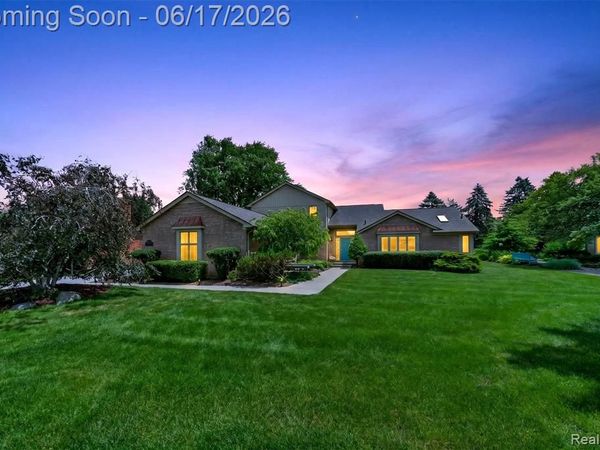 1236 Chaffer Drive, Rochester Hills, MI 48306