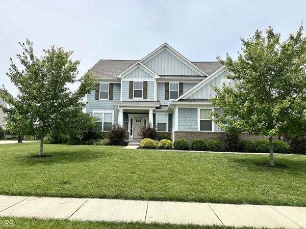 8752 Windpointe Pass, Zionsville, IN 46077