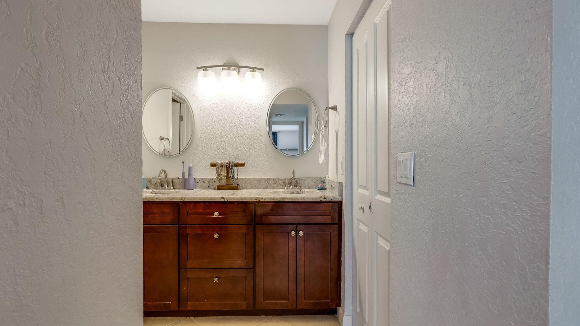 303 Lakeview Drive, Unit 102, Weston, FL 33326 Photo