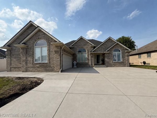 21523 Mackenzie Drive, Macomb Twp, MI 48044