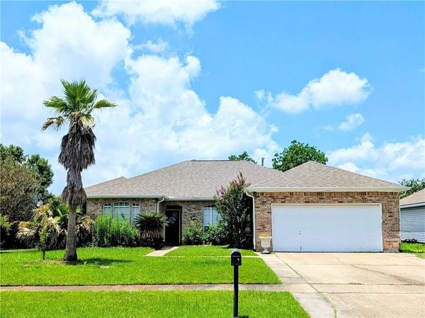 1104 ZACHARY Drive , Slidell, LA 70461