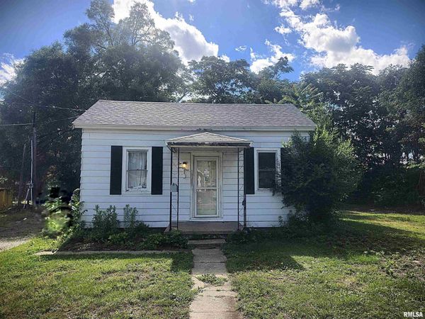 1021 MAPLE Street, Pekin, IL 61554