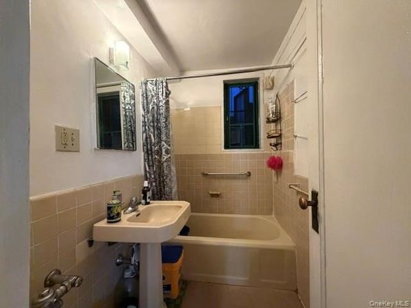 1670 Metropolitan Avenue , Unit 3F, Bronx, NY 10462