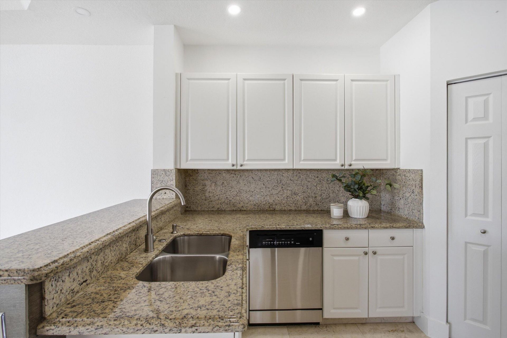 11180 NW 73rd Street, Doral, FL 33178 Photo