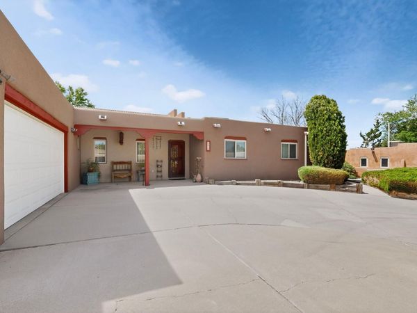 310 La Espina Place NE, Albuquerque, NM 87113