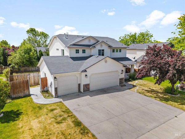 3801 E Wicklow Ave, Nampa, ID 83686