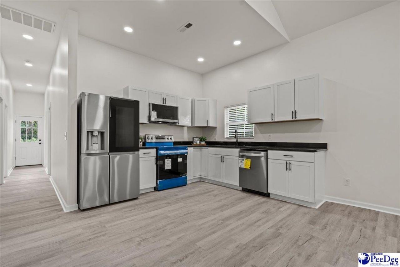 523 S Main Photo 10