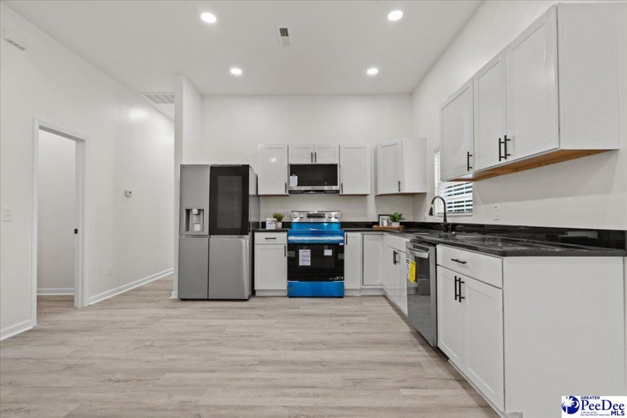 523 S Main Photo 11