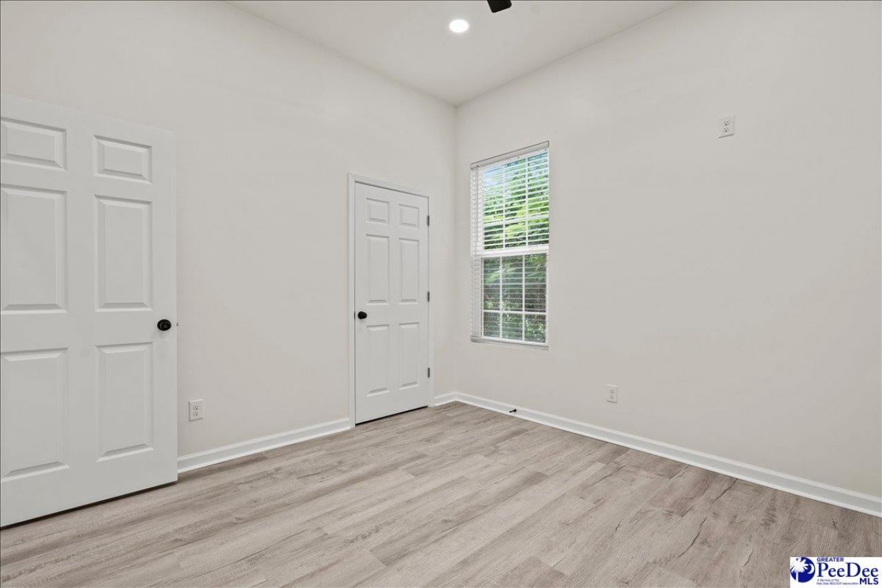 523 S Main Photo 18