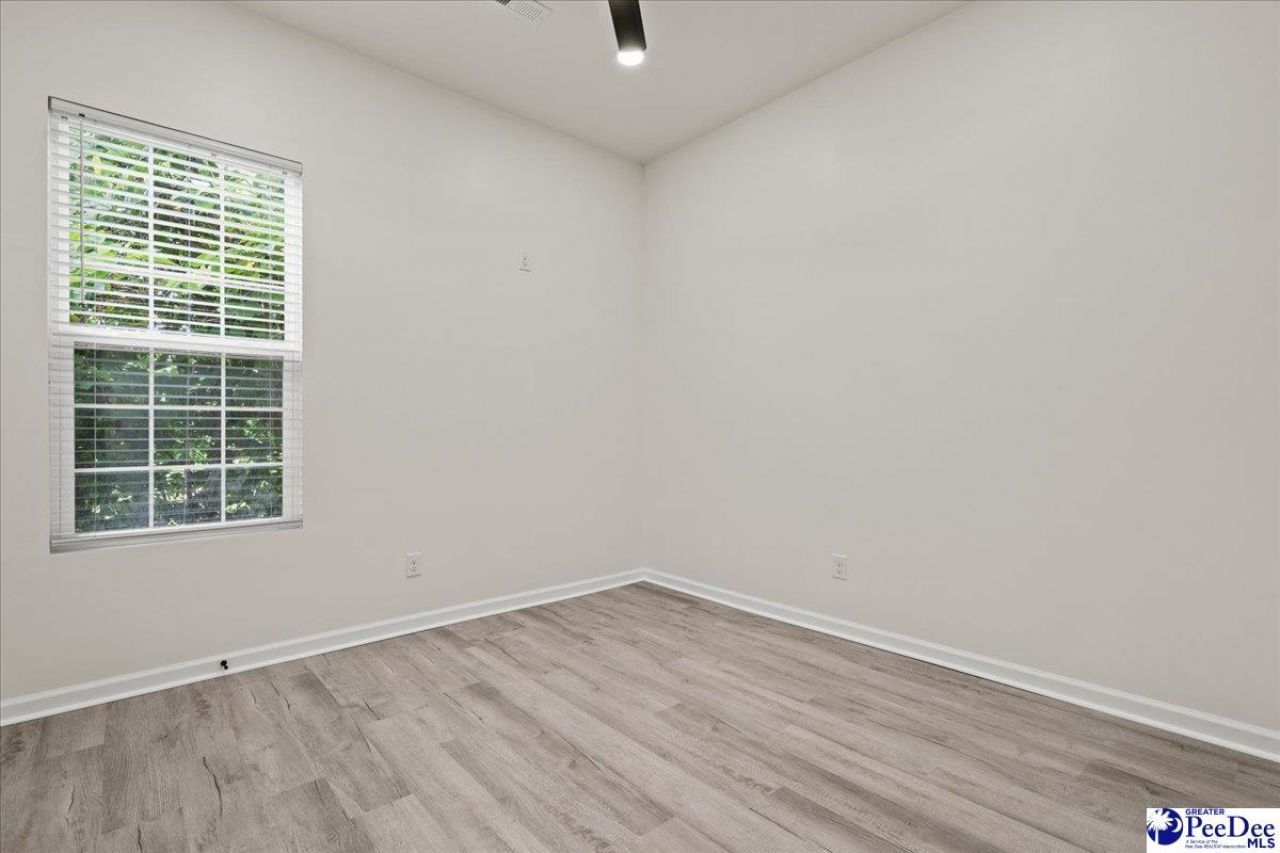 523 S Main Photo 19