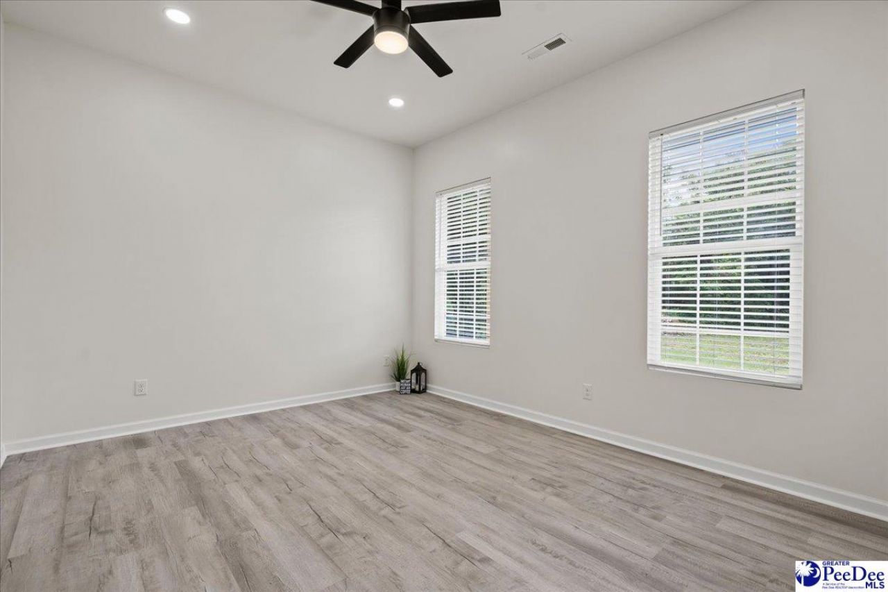 523 S Main Photo 22