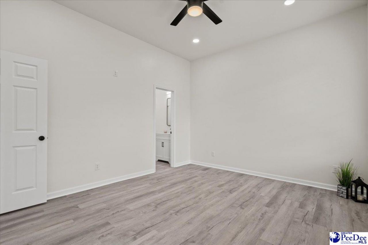 523 S Main Photo 23