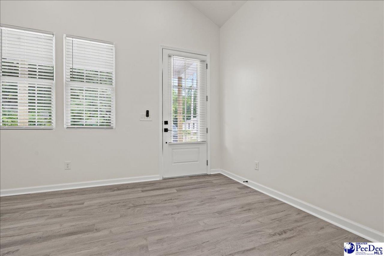 523 S Main Photo 4