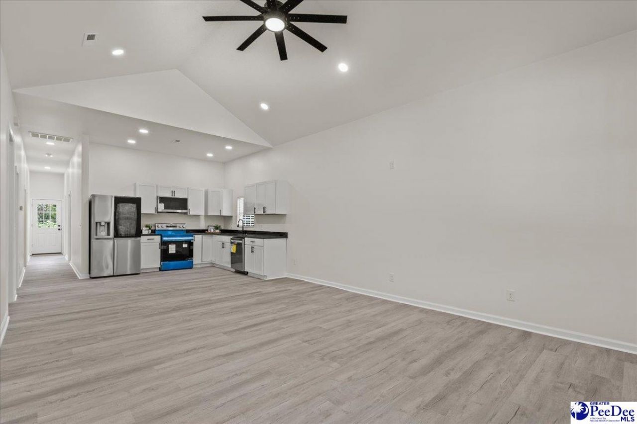 523 S Main Photo 8
