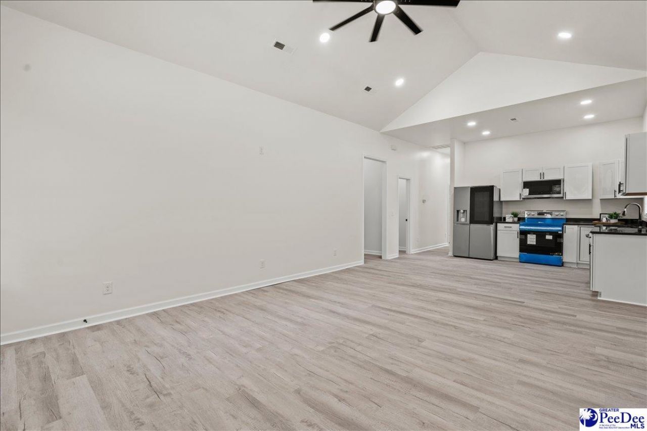 523 S Main Photo 9