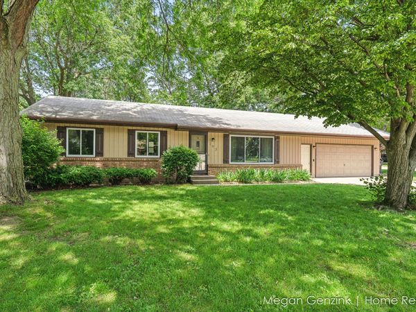 195 Surry Oak Drive, Holland, MI 49424