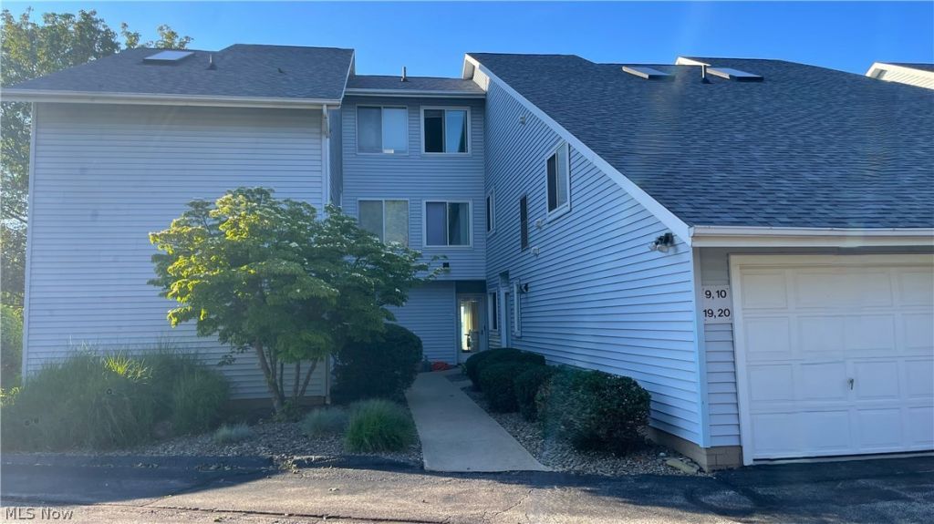 208 Park Avenue, Unit 9, Conneaut, OH 44030 Main Photo