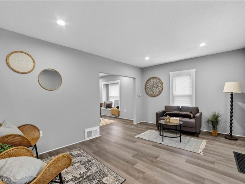 843 Chester Avenue , Akron, OH 44314 Photo 3