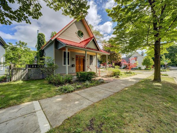 402 Tenth Street W, Traverse City, MI 49684