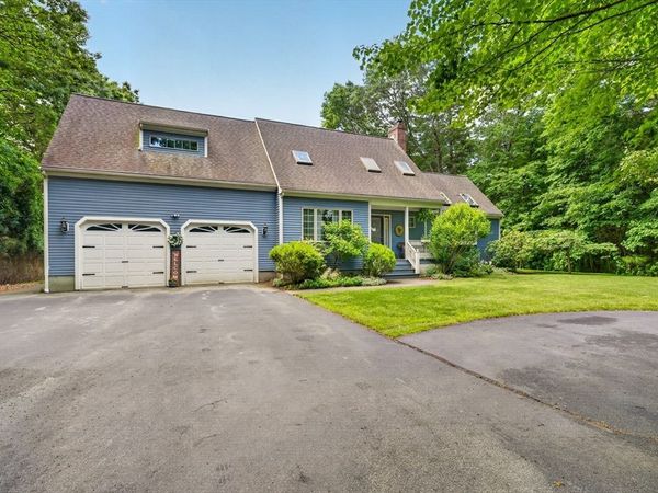 42 Medeiros Ln, Dartmouth, MA 02747