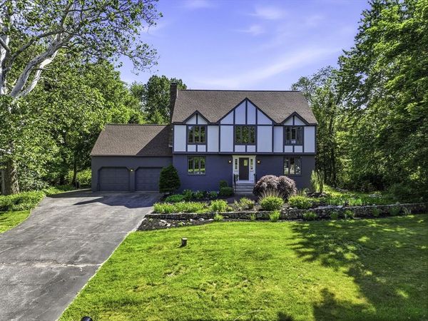 5 Diane Dr, Medway, MA 02053