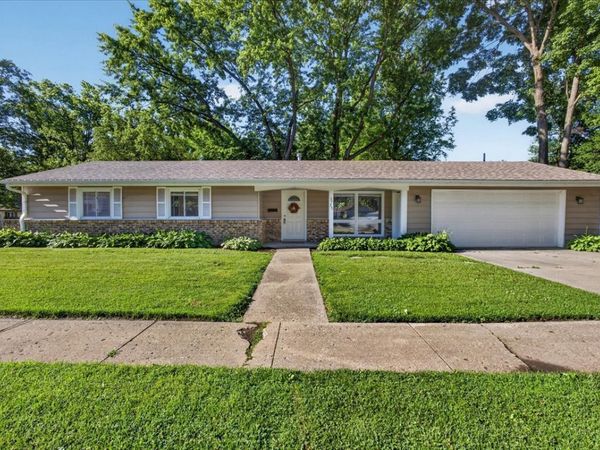 3735 Highcrest Road , Rockford, IL 61107