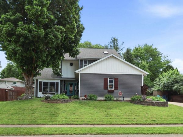 4367 Winston Place , Bettendorf, IA 52722