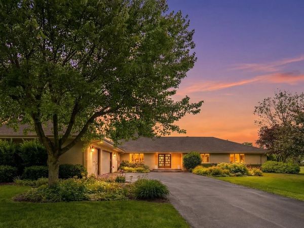 25730 N Eagle Drive, Mundelein, IL 60060