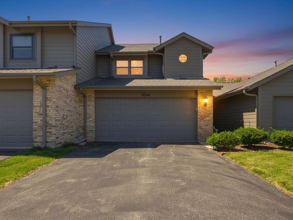 8044 Wildwood Lane , Darien, IL 60561