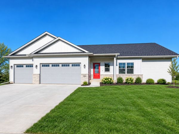 7091 SPRING CREEK Drive, Bettendorf, IA 52722