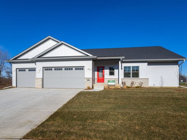 7091 SPRING CREEK Drive , Bettendorf, IA 52722