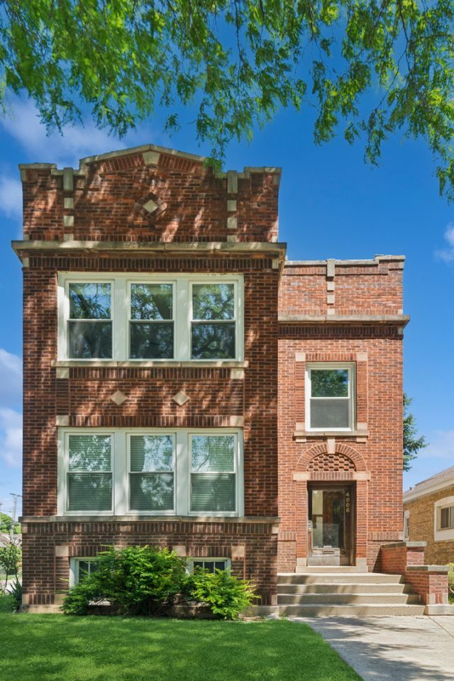 4908 W Pensacola Avenue, Chicago, IL 60641 Main Photo