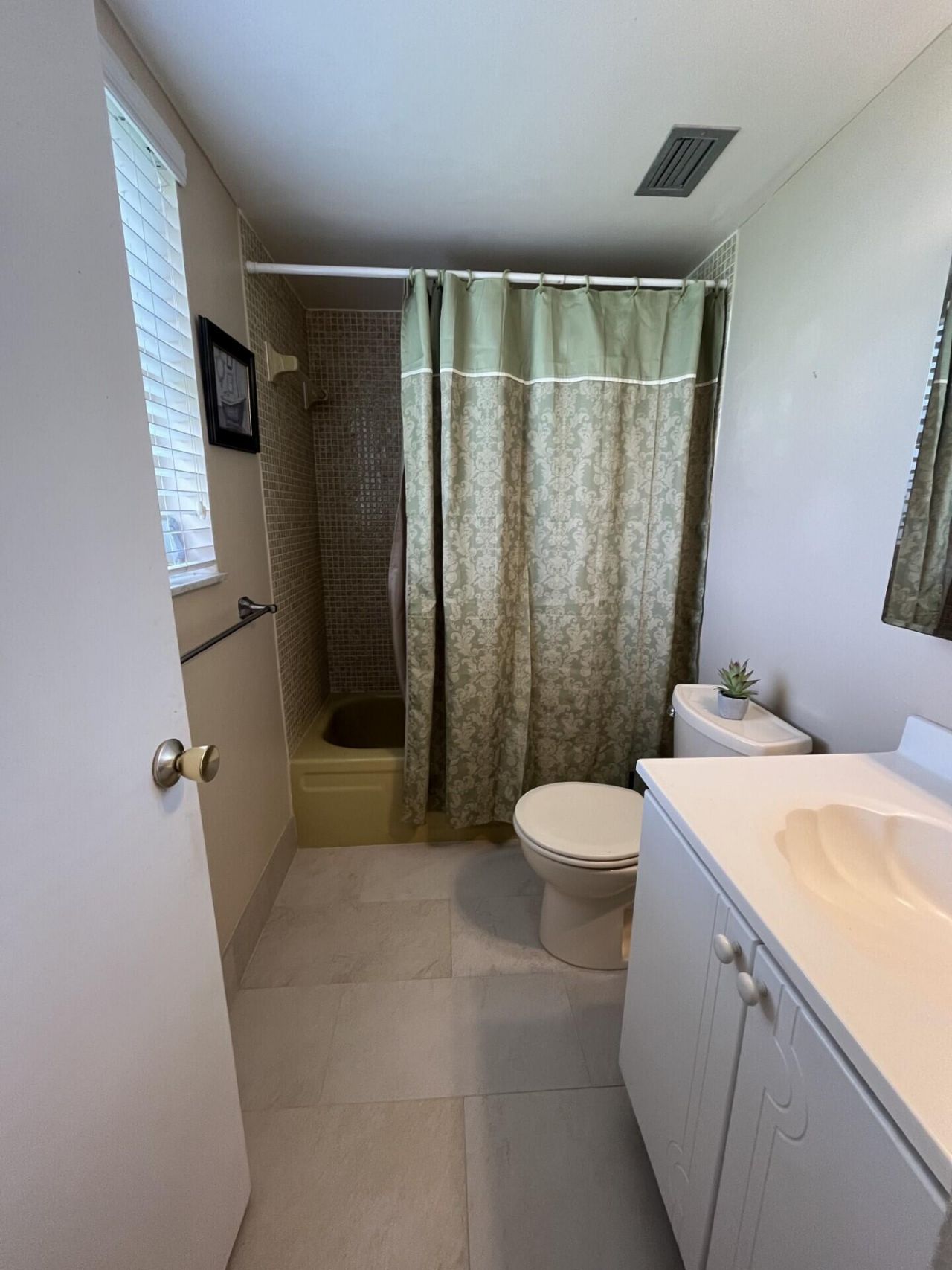 23 Abbey Lane, Unit 208, Delray Beach, FL 33446 Photo