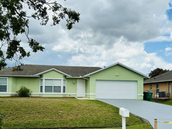 367 SW Donna Terrace, Port St. Lucie, FL 34984