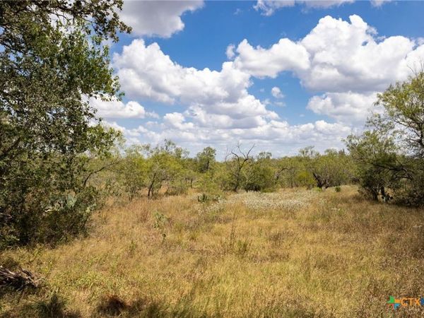 211 Halm Road, Seguin, TX 78155