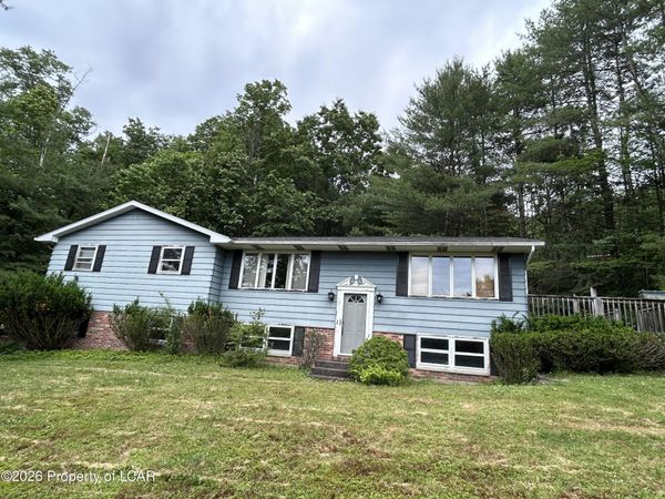 233 Lakeside Drive, Harveys Lake, PA 18618