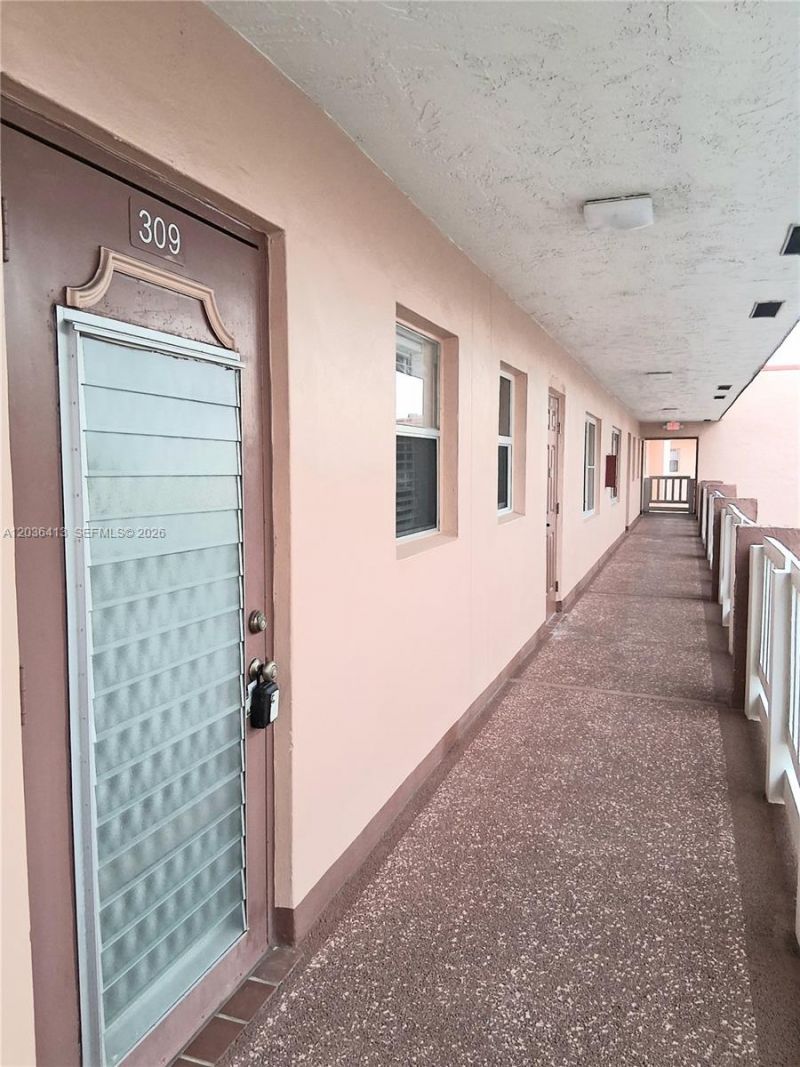 9460 Sunrise Lakes Blvd , Unit 309, Sunrise, FL 33322 Photo