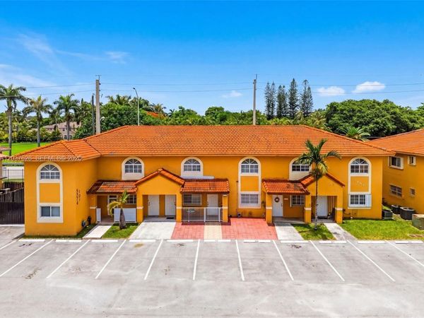 3574 W 80th St , Unit 63-201, Hialeah, FL 33018