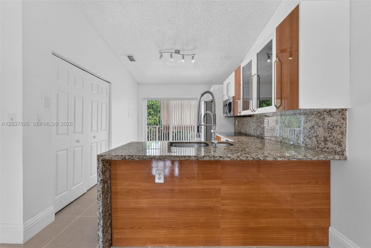 3574 W 80th St , Unit 63-201, Hialeah, FL 33018 Photo
