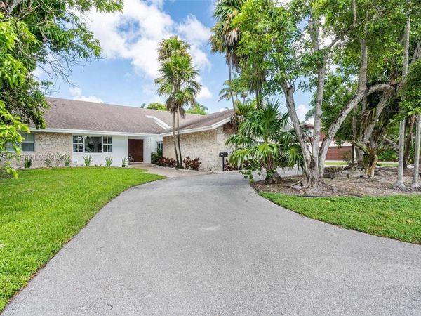 9444 SW 69th Ct, Pinecrest, FL 33156